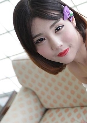 18yo Chinese ladyboy Dream gets a load of cum in the mouth