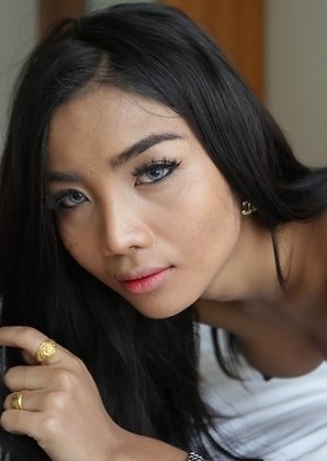 Thai ladyboy Leeya hottie sucks big white cock gets fucked and cum-covered