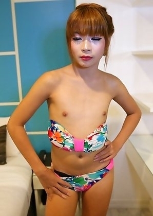 18yo Thai shemale Unicorn strips to nude and takes a bath