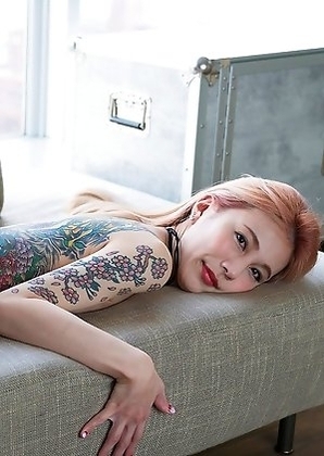 Chulin Nakazawa showing off her slender body