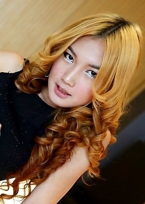 19yo horny Thai ladyboy Sunfos does a striptease for white tourist
