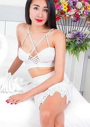 Pretti is a gorgeous Grooby girl with a sexy body, big boobs, a nice round ass and a delicious uncut cock!