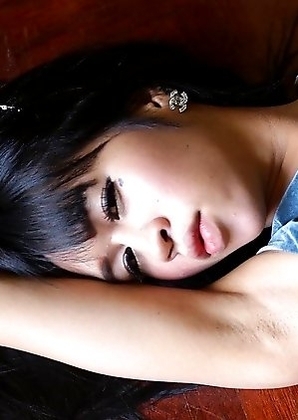 22 year old horny Thai ladyboy Dear gets naughty with white tourist