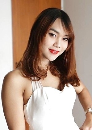 Lovely Thailand ladyboy Ning takes white pipe up the ass