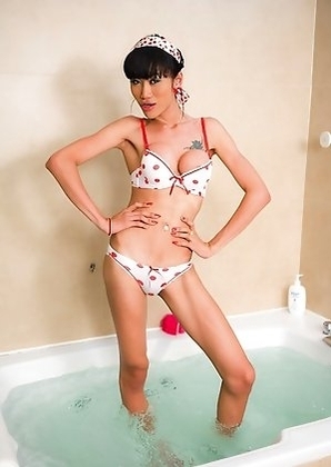 Ponds Ladyboy cock is wet and hard in bathtub