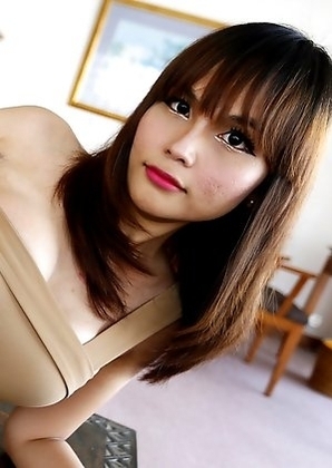 Thai ladyboy ayumi gets a facial from foreign tourist
