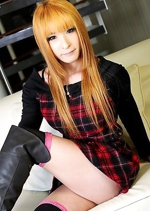 Gentlemen, please stand for the breath taking Airi Mochizuki who makes her dazzling debut in this red hot solo!