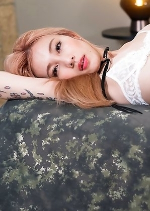 Nakazawa Chulin Shows herself in a nice white lingerie