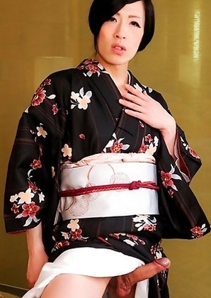 Renka returns today in tradional Japanese attire. This horny newhalf can't wait to lift up her kimono and give her fans an eye-popping view of th