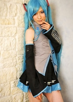 Who is that blue-haired nymph?? Why, it's Lisa, the Tokyo newhalf who can make any man putty in her hands.