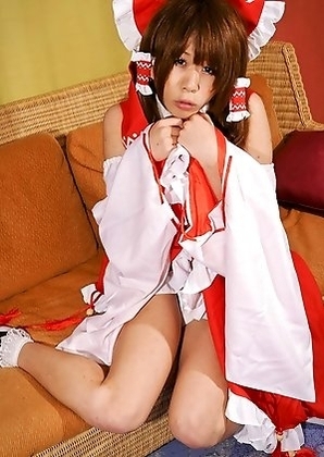 Saki is 20 years old and comes from Osaka. She loves cosplay, especially dressing up as anime characters.