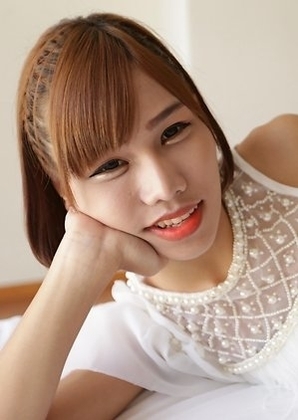 Petite 18yo old Thai ladyboy Natty sucks on big white cock