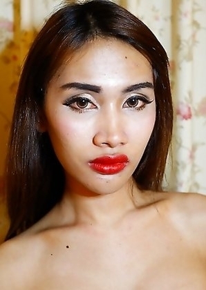 24 year old skinny Thai Cake gets fucked and sucks tourists cock