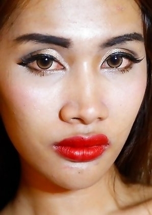 24 year old skinny Thai Cake gets fucked and sucks tourists cock