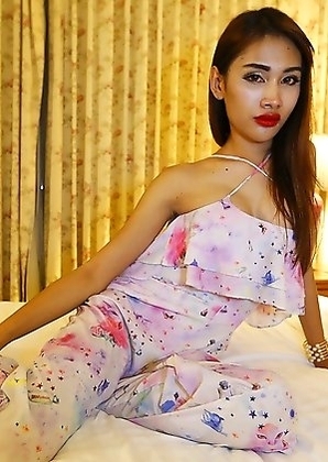 24 year old Thai ladyboy sucks off her white tourist friends fat cock