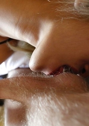 19yo Thai newhalf Fern sucks and fucks white tourists cock